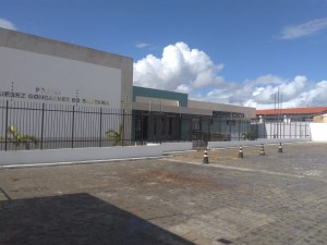 CONSTRUÇÃO-DO-FÓRUM-DE-CEDRO-DE-SÃO-JOÃO_2-300x225 (1).jpg